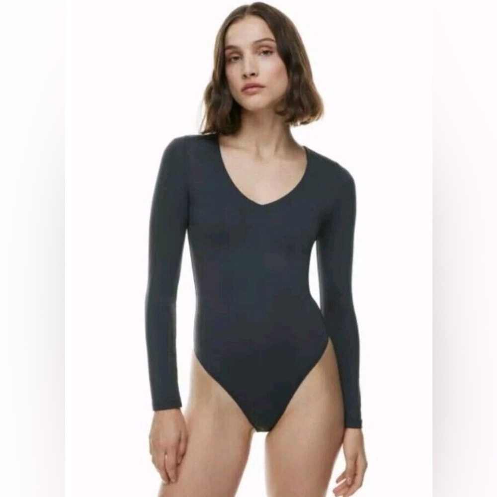 Aritzia Wilfred Nobu Bodysuit Black Long Sleeve V-Neck Size L E29
